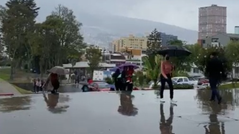 Se registra presencia de lluvia en varios puntos de la ciudad de Quito. Foto: EL COMERCIO