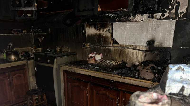 Un incendio consumió parte de la cocina de una casa. Foto: Cortesía ECU 911