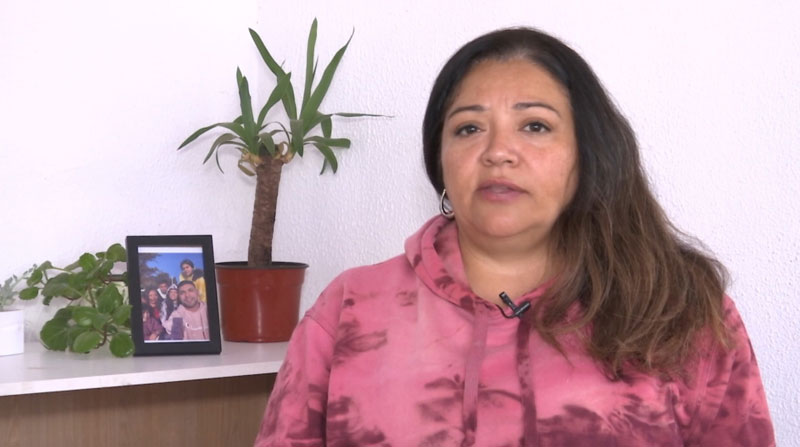 Patricia Muñoz habla de la enfermedad de su hija, una niña de 7 años que fue diagnosticada con cáncer de mama. Foto: EFE
