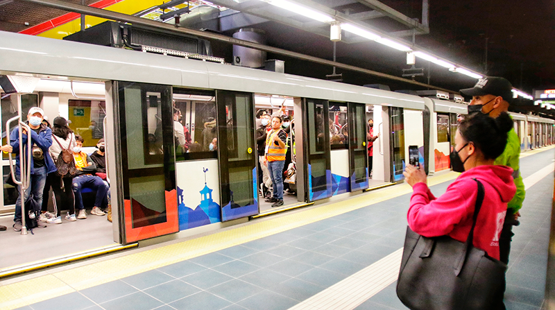 El Metro de Quito realiza recorridos de inducción para que la ciudadanía conozca su funcionamiento antes de la operación comercial. Foto: Carlos Noriega / EL COMERCIO
