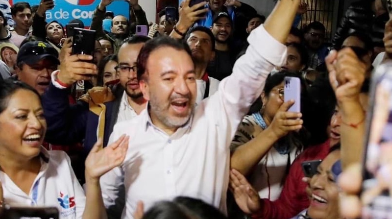 Pabel Muñoz festejó los resultados de las elecciones, que lo colocan como nuevo alcalde de Quito. Foto: Facebook Pabel Muñoz