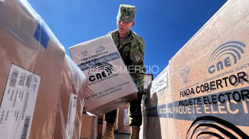 Miles de paquetes electorales fueron distribuidos a nivel nacional para las votaciones. Foto: Patricio Terán / EL COMERCIO