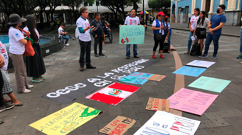 Un grupo de personas pidió por la paz en Perú. Foto: Enrique Pesantes / EL COMERCIO
