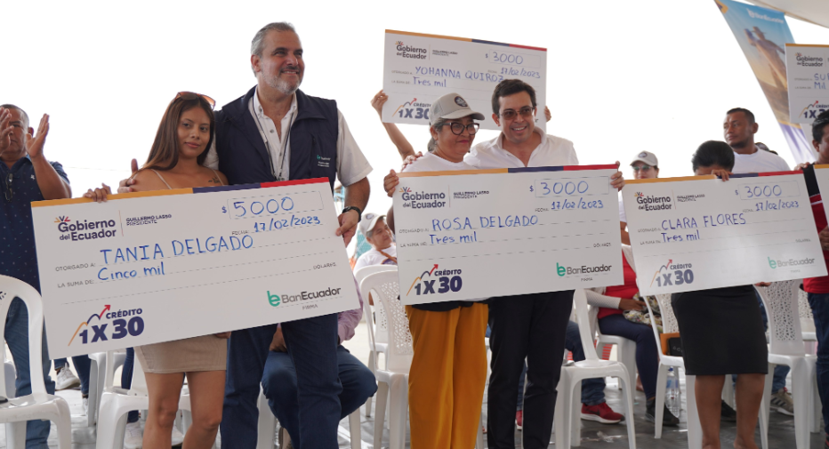 El lanzamiento oficial de los créditos 1x30 para el sector pesquero se realizó en el sector Playita Mía, en Manabí. Foto: BanEcuador