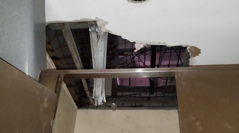Los hombres removieron una parte del techo para tratar de escapar. Foto: Policía Nacional