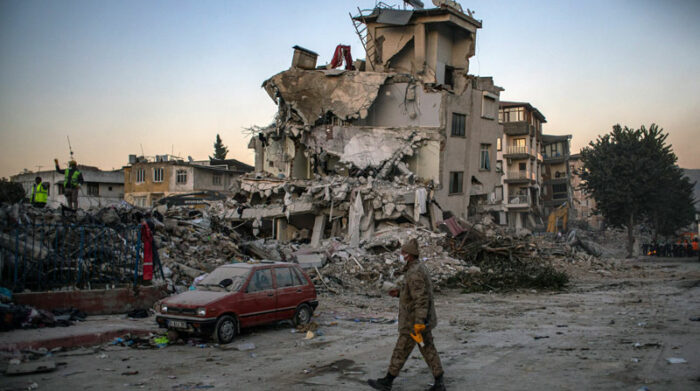 Dos sismos ocurrieron en Turquía este sábado 20 de febrero, el cual dejó heridos y muertos. Foto: EFE