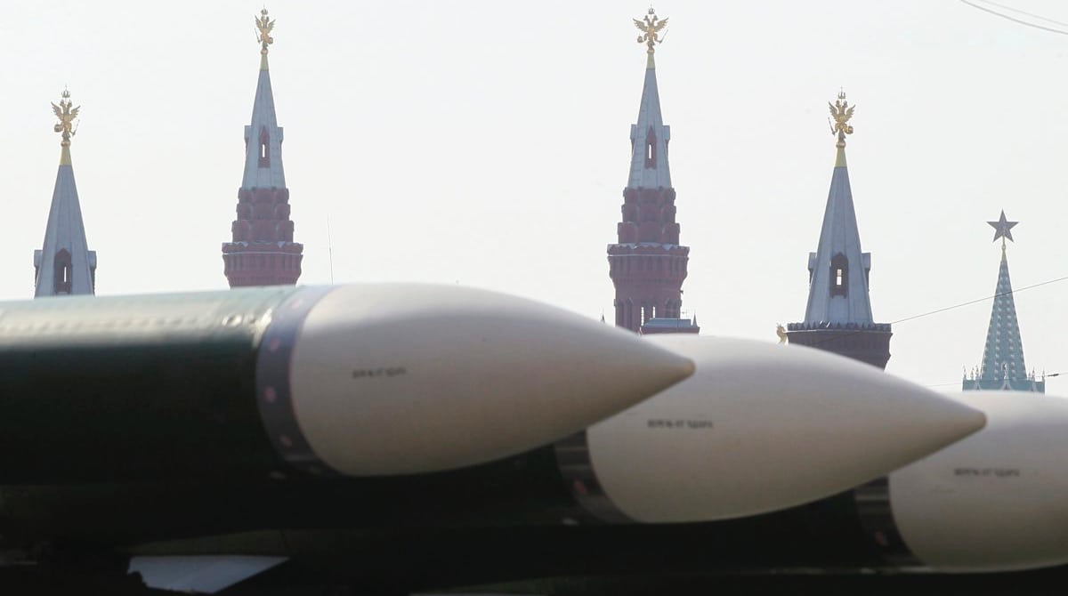 En la foto, misiles rusos en un desfile en la Plaza Roja. El presidente Vladimir Putin matizó que "Rusia no abandona, sino que sólo suspende" el cumplimiento del tratado para desarme nuclear Nuevo STAR. Foto: Archivo EFE