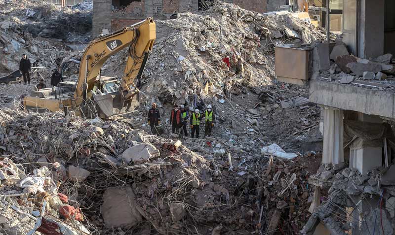El Gobierno turco ha emprendido una operación de búsqueda y captura de los contratistas implicados en el colapso de los edificios tras el terremoto. Foto: EFE