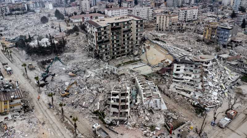 Varias edificaciones se desplomaron este lunes por el terremoto en Turquía. Foto: EFE