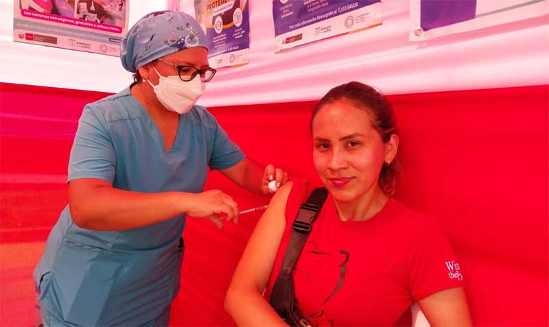 En Perú se han aplicado 87 millones vacunas contra el covid-19. El 93,98% de la población mayor de 12 años ha recibido una primera dosis y el 90,27% la segunda. Foto: Twitter Minsa Perú