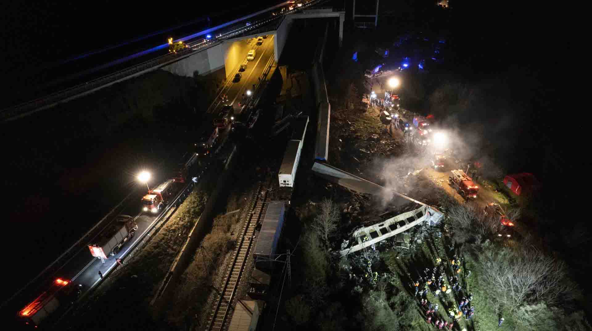 Al menos 36 personas han muerto tras la colisión de dos trenes al norte de Larissa, en Grecia central. Foto: EFE