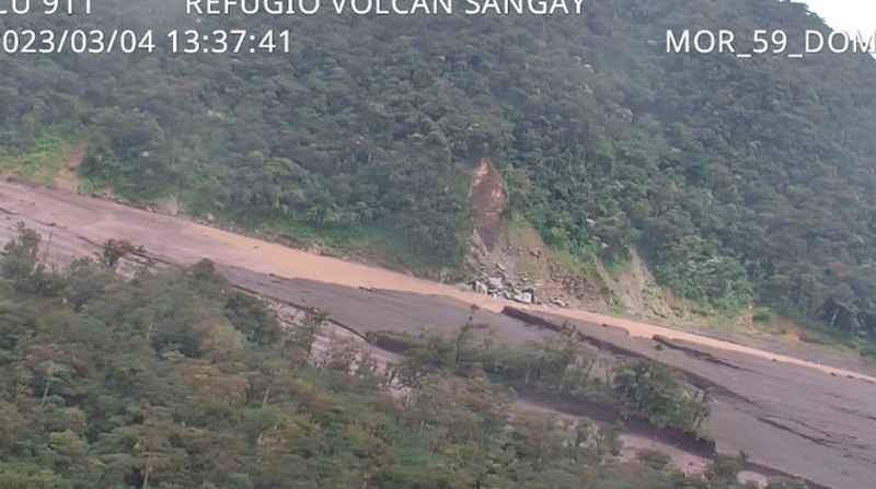 Las autoridades recomiendan tomar vías alternas. Foto: Riesgos Ecuador