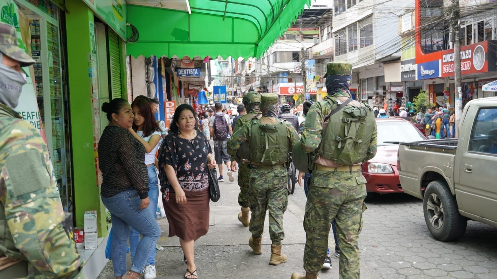 Controles militares se realizan en zonas vulnerables a las extorsiones en Santo Domingo de los Tsáchilas. Foto: cortesía.