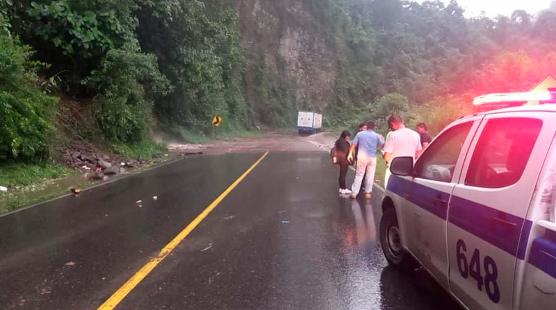 Las fuertes lluvias persisten en la región y provocan deslizamientos de tierra. Foto: Comisión de Tránsito del Ecuador