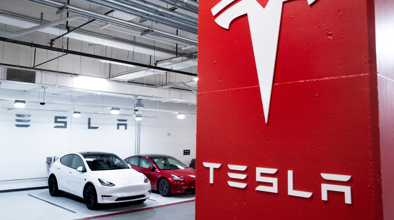 Los demandantes piden que Tesla sea forzada a compartir sus manuales de reparación. Foto: EFE