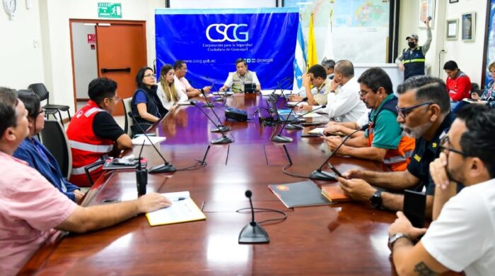 El COE Cantonal se reunió para definir acciones frente a los aguajes. Foto: Municipio de Guayaquil