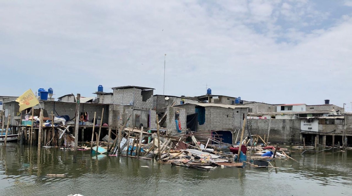 Las evaluaciones avanzan de manera gradual indica el Subsecretario Rodrigo Rosero. La mañana de este domingo 19 de marzo, se entregó ayuda humanitaria en la isla Puná. FOTO: EL COMERCIO