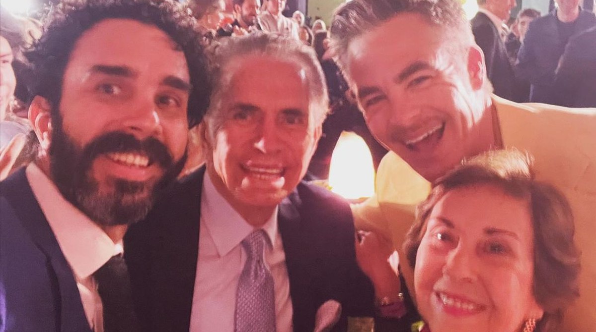 Don Alfonso (centro) y su familia compartieron con el actor estadounidense Chris Pine (d), protagonista del filme. Foto: Instagram personal