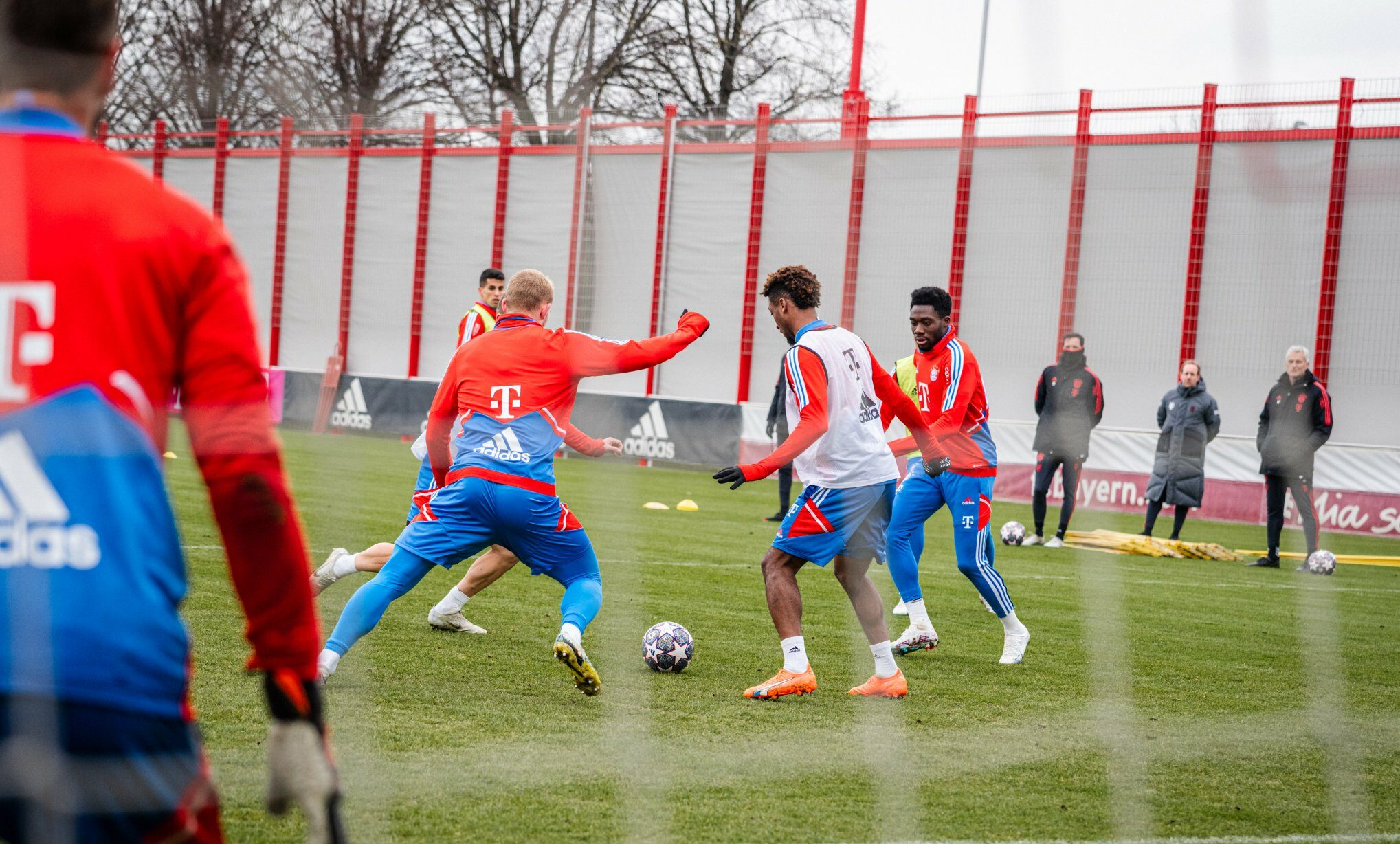 Byer Múnich en un entrenamiento antes de medirse al PSG. Foto: Twitter