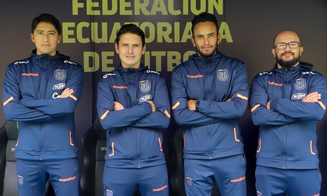 Miguel Bravo junto al resto del cuerpo técnico de la selección de Ecuador Sub-20. Foto: FEF