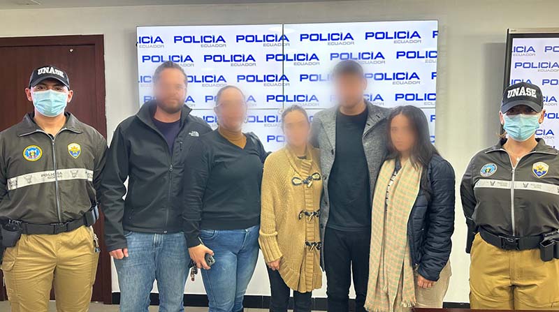 La pareja que fue secuestrada en la Ruta Viva, en Quito, fue localizada en el sector de la Ferroviaria. Foto: Twitter Policía Nacional