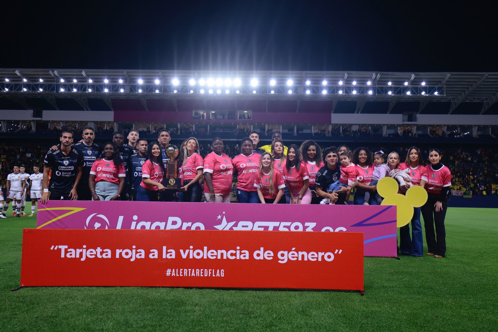 Independiente del Valle con la Recopa Sudamericana. Foto: IDV