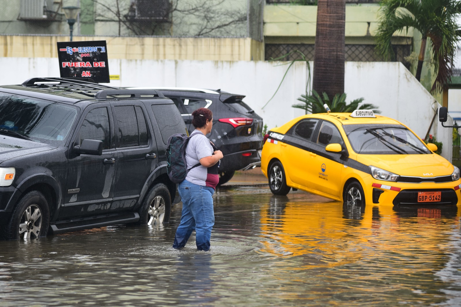 Gobierno determina teletrabajo para el sector público por inundación en Guayas. Foto: El Comercio.