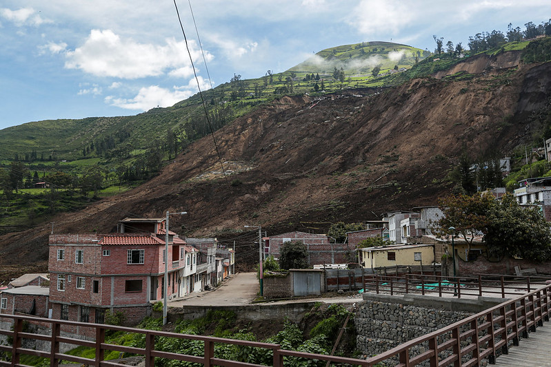 Autoridades identificaron que cerca de 600 viviendas se asientan en la zona de riesgo en Alausí. Foto: Presidencia de Ecuador.
