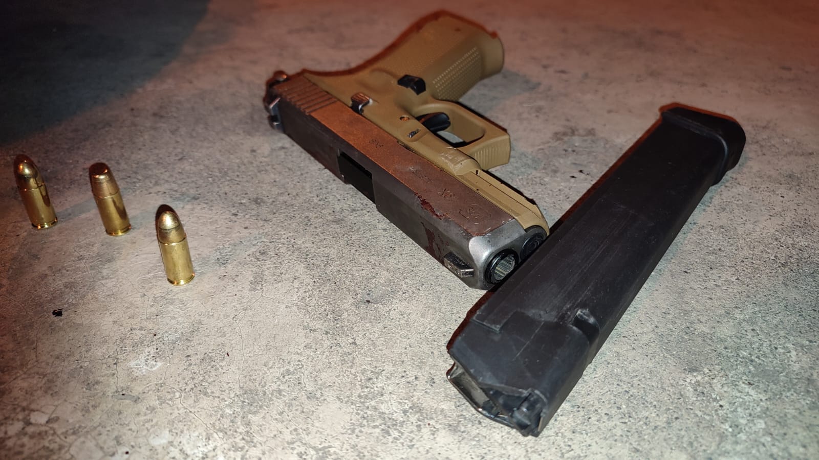 La Policía decomisó una pistola automática en el sitio del enfrentamiento. Foto: Policía Nacional