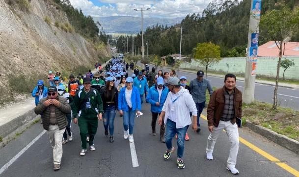 Los 389 estudiantes de la Unidad Educativa Simón Rodríguez trabajan en la capacitación y en las prácticas de los ejercicios de evacuación. Ellos fueron capacitados por Riesgos del Ministerio de Educación. Foto: cortesía