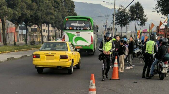 La restricción del Pico y placa está vigente de lunes a viernes en Quito. Foto: AMT