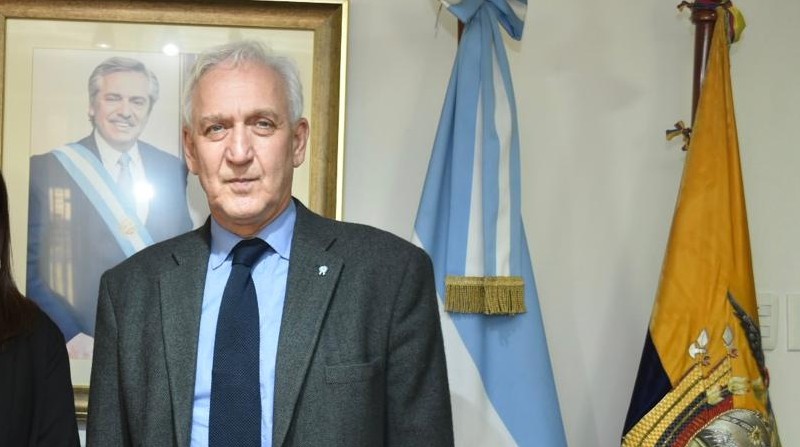 Representante de Argentina en Ecuador dejará el país tras ser declarado persona no grata. Foto: Twitter de Fuks.