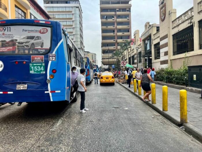 La transportación en Guayaquil exige el incremento del pasaje de 30 a 40 centavos. La medida adoptada es indefinida.  Fotos: Cortesía