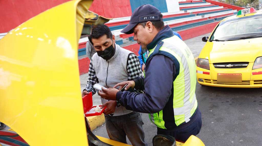 Los taxis deberán cumplir varios parámetros de calidad para mejorar el servicio en Quito. Foto: Diego Pallero / EL COMERCIO