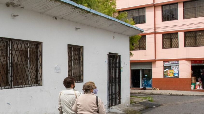 La UPC de Santa Ana está abandonada desde hace unos 5 años, estima el Presidente de ese barrio del sur de Quito. Foto: Carlos Noriega/ EL COMERCIO