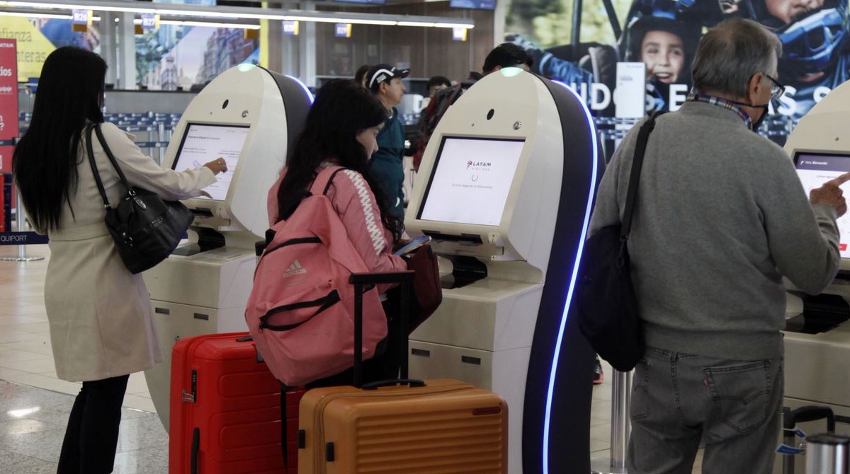 Los pasajeros y usuarios de los aeropuertos fueron consultados para determinar a los ganadores. Foto: Patricio Terán/ EL COMERCIO