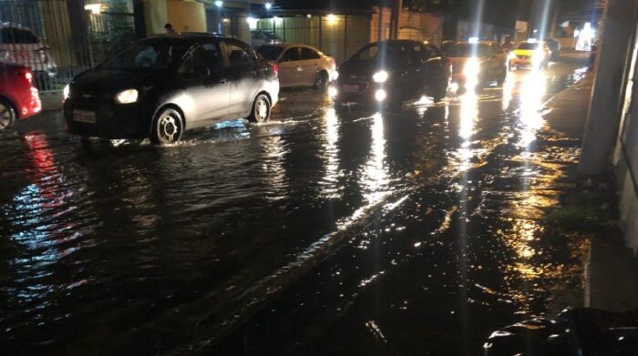 El aguaje ocasiona inundaciones en diferentes zonas de Guayaquil. Foto: Enrique Pesantes / EL COMERCIO