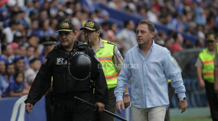 Álex Aguinaga durante un cotejo entre Emelec y Liga en el 2016. Foto: Archivo / EL COMERCIO