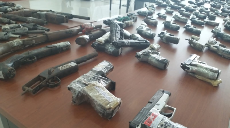 Los decomisos de armas cortas y sin registros son los más representativas en Ecuador. Foto: Policía Nacional