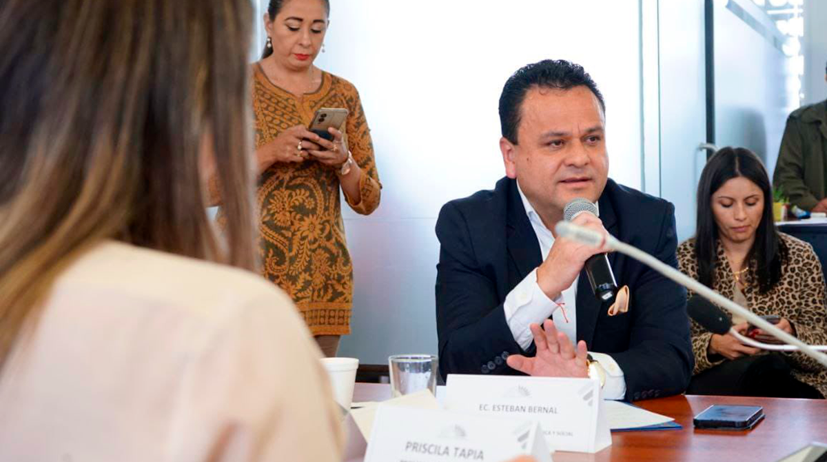 El ministro Esteban Bernal durante una comparecencia en la Comisión de Derechos. Foto: Twitter @EstebanBernalB