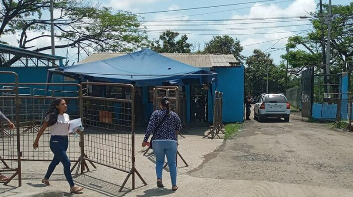 La directora del Centro de Privación de Libertad Guayas N°2 (Femenino) sufrió un atentado la noche del jueves 9 de marzo del 2023, informó el SNAI . Foto archivo El Comercio