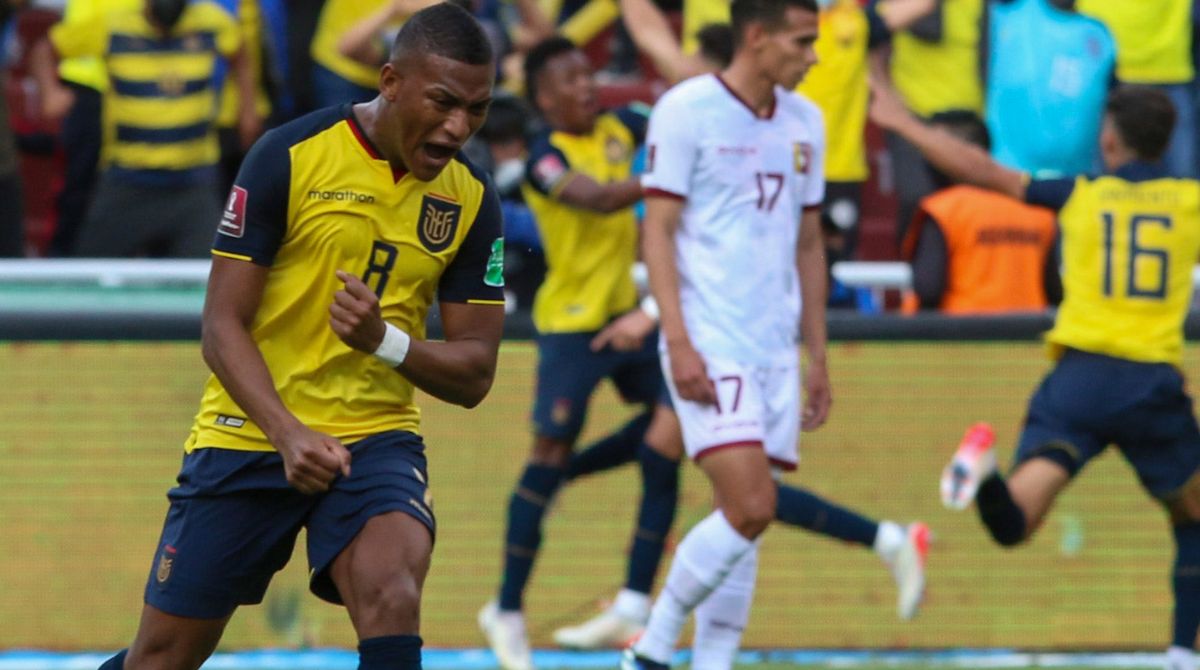 El mediocampista no podrá jugar con Ecuador los dos amistosos. Foto: Archivo Twitter Carlos Gruezo