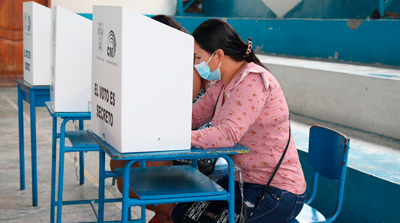 En las elecciones de 2023 la ciudadanía también se pronunció sobre la Consulta Popular del Gobierno. Foto: CNE