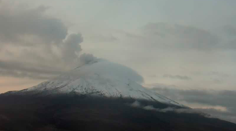 Vista de volcán Cotopaxi la mañana de este domingo 12 de marzo del 2023. Foto: Instituto Geofísico