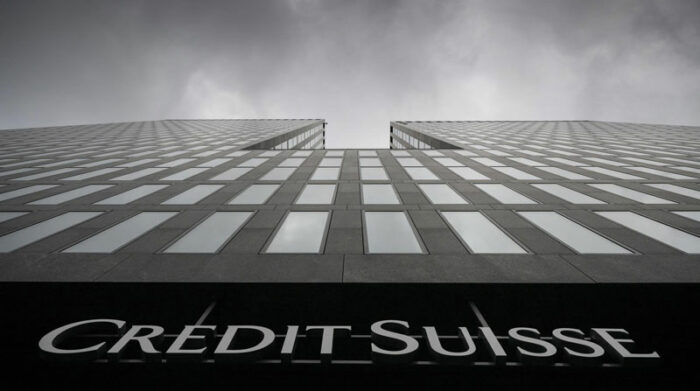 El banco UBS compró acciones de Credit Suisse, pero la transacción tuvo efectos en la entidad financiera. Foto: EFE