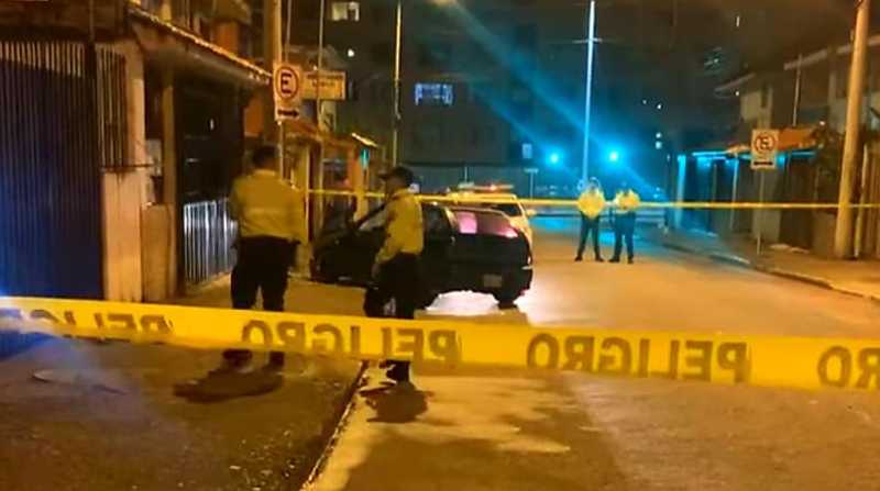 Agentes policiales llegaron al lugar del hecho en Cuenca. Foto: Cortesía Facebook TVR