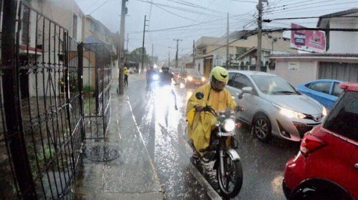 Las constantes lluvias en Guayaquil han causado inundaciones y afectaciones a viviendas. Foto: Enrique Pesantes/ EL COMERCIO