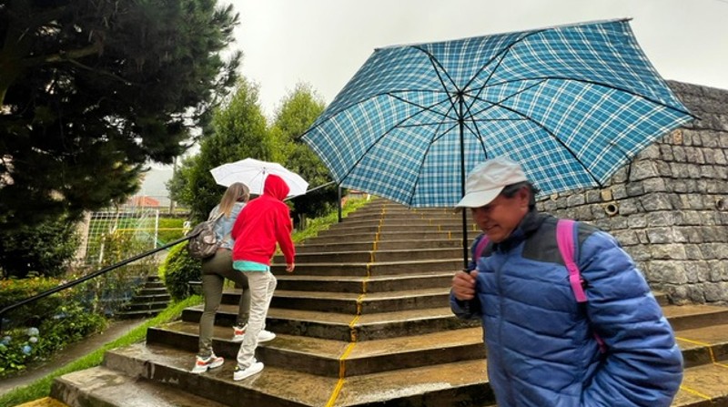 En Quito, el fin de semana se presentaron lluvias en diferentes sectores. Foto: Vicente Costales/El Comercio