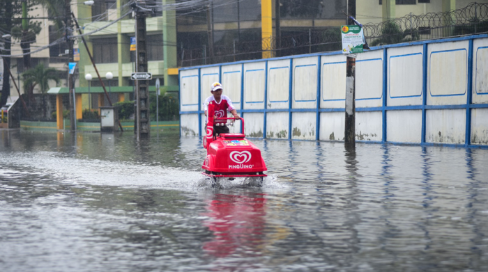 Las lluvias en Guayaquil han dejado sus calles inundadas. Foto: Enrique Pesantes / EL COMERCIO