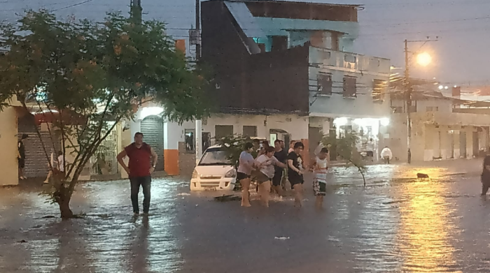 Al menos cuatro personas resultaron heridas debido a eventos relacionados con las fuertes lluvias que soportó Guayaquil desde la tarde del miércoles 8 de marzo. Foto Alexander García